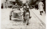 Józef Oppenheim na swoim Harley'u na Krupówkach. Fot. Ze zbiorów Wojciecha Szatkowskiego